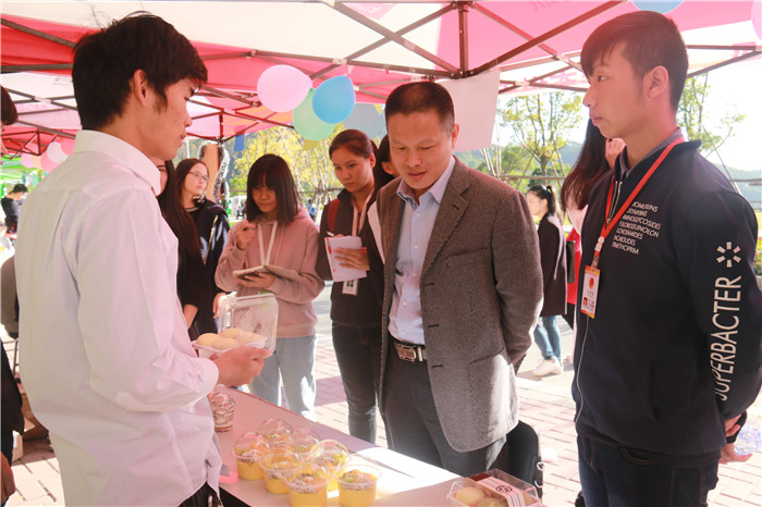 院党委常务副书记黄阿火莅临现场指导.png