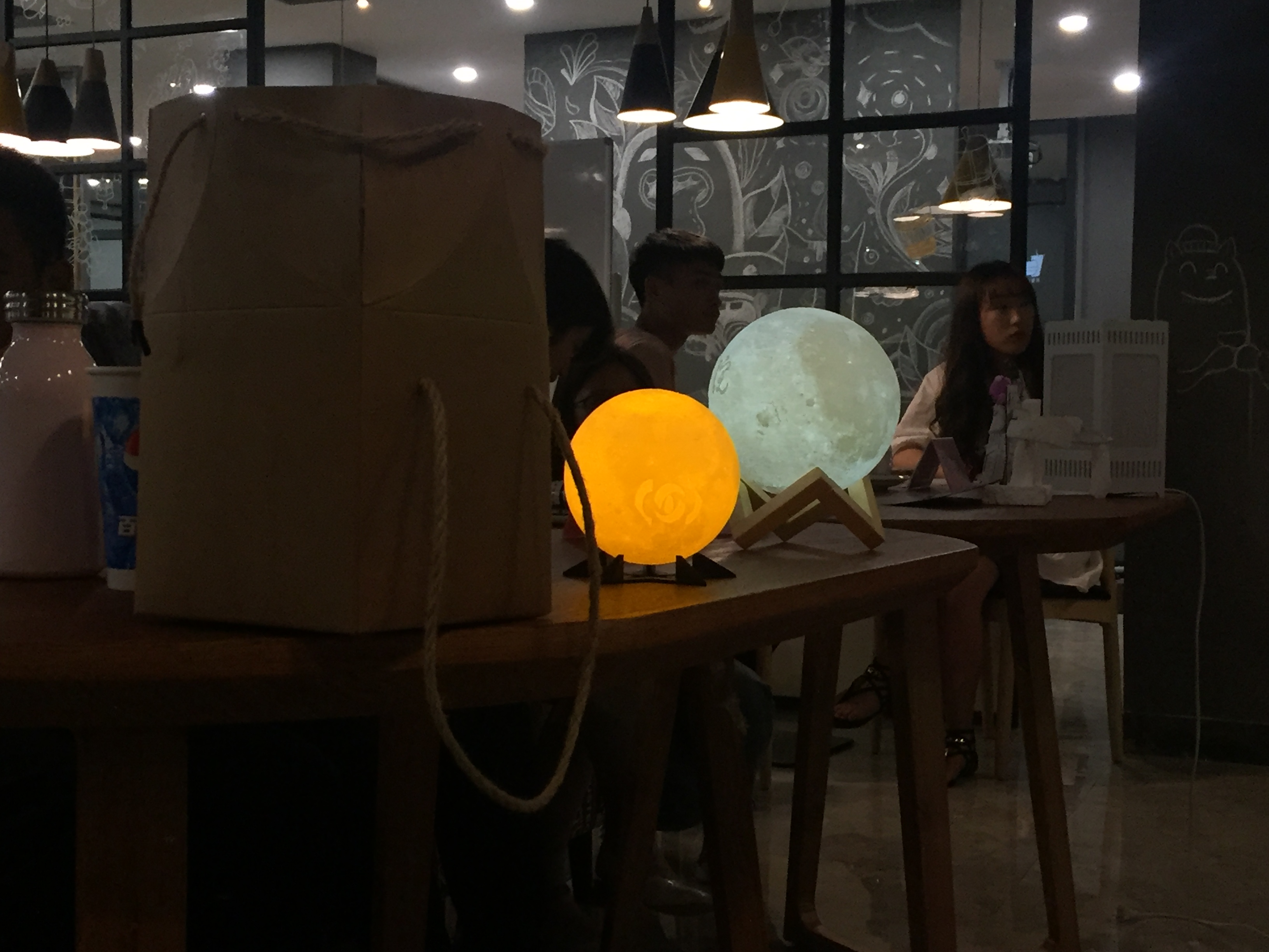 3D打印的阳光学院月球灯.JPG